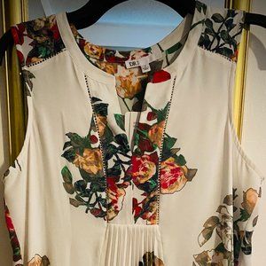 D2 Floral Pleated Shift Dress